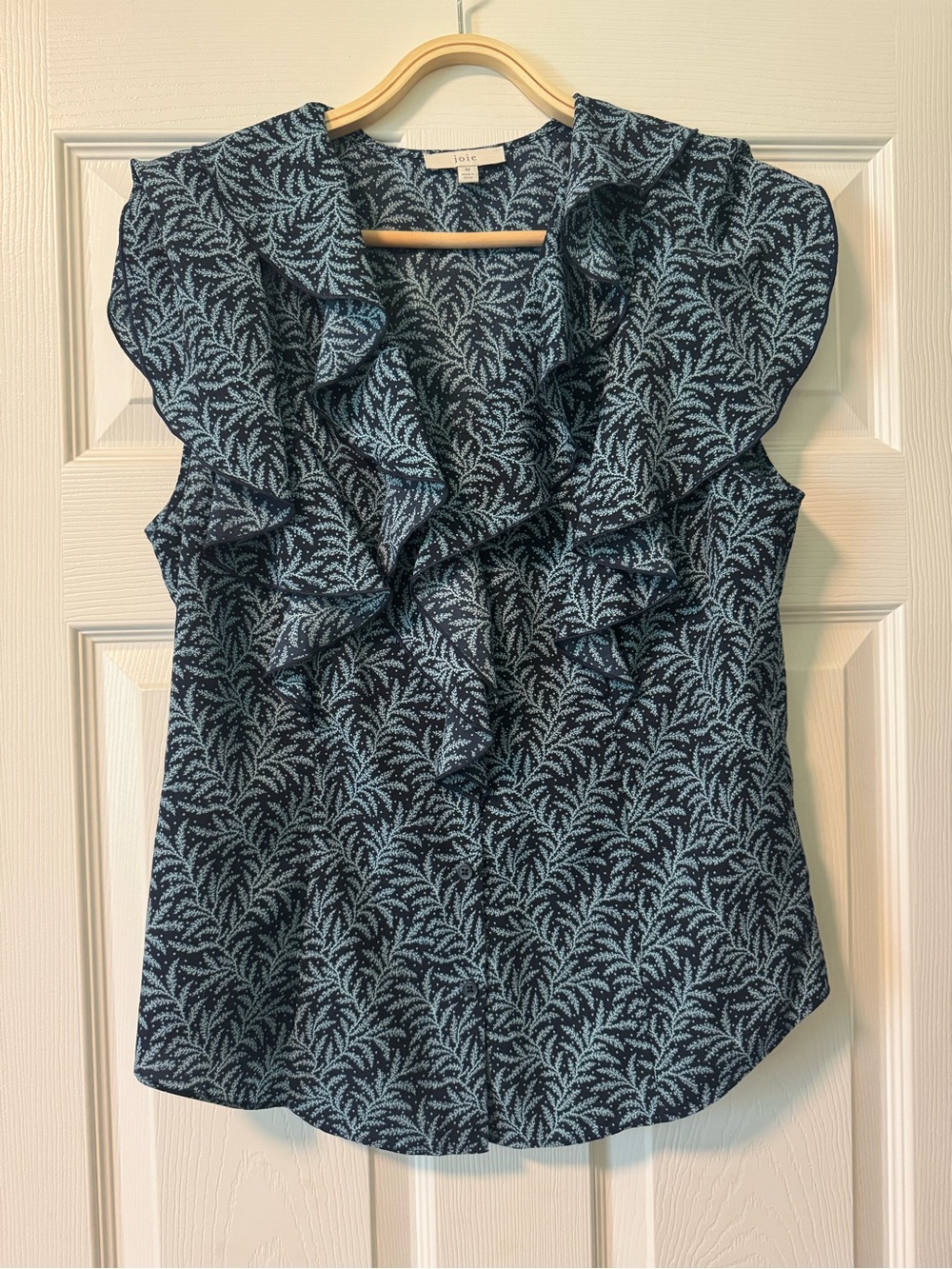 Joie Navy and Light Blue Leaf-Print Ruffle Sleeveless Blouse - Medium